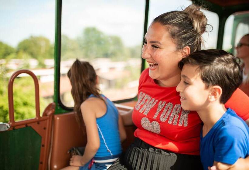 בית מלון כפרי Vakantiepark Slagharen