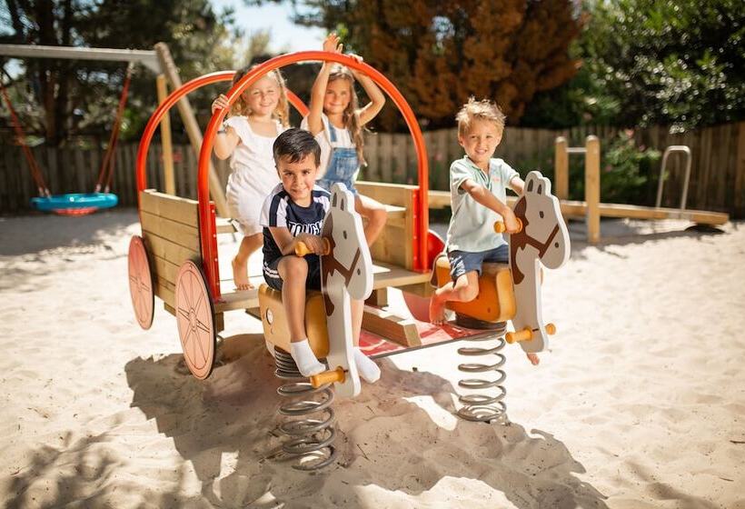 בית מלון כפרי Vakantiepark Slagharen