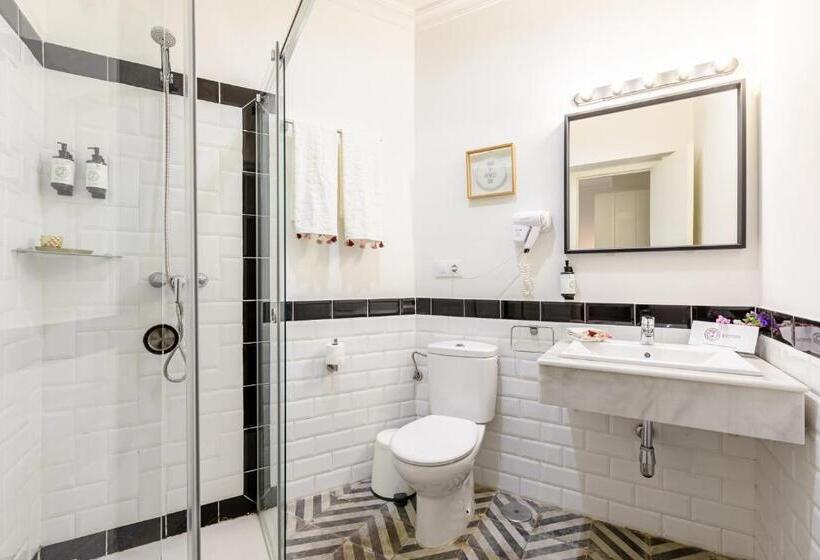 مسافرخانه Nüa Alameda