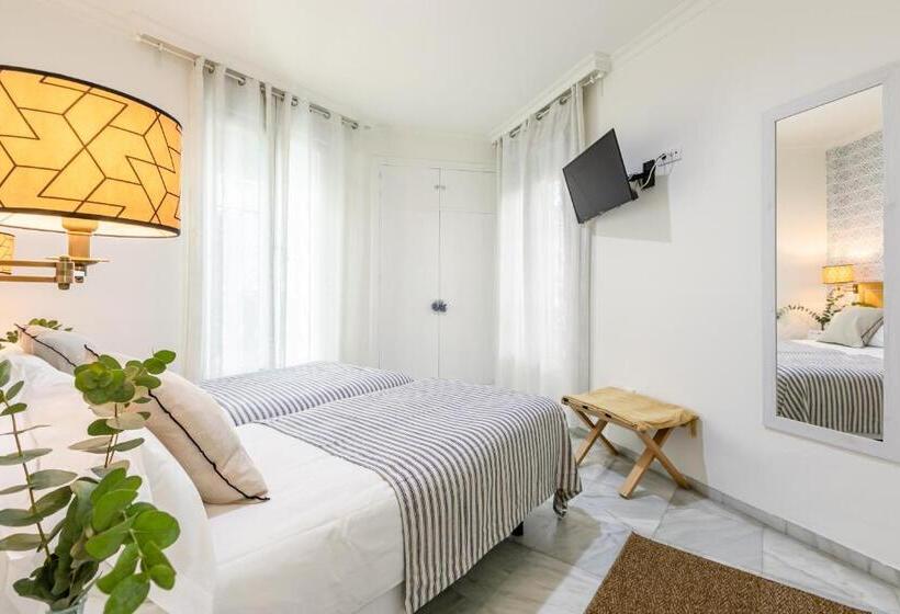 مسافرخانه Nüa Alameda