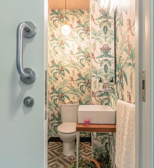 مسافرخانه Nüa Alameda