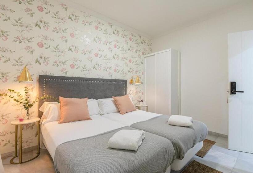 مسافرخانه Nüa Alameda