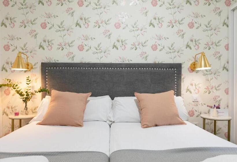 مسافرخانه Nüa Alameda