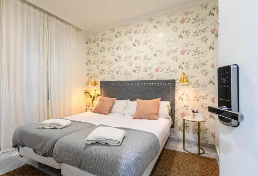 مسافرخانه Nüa Alameda