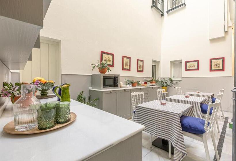 مسافرخانه Nüa Alameda