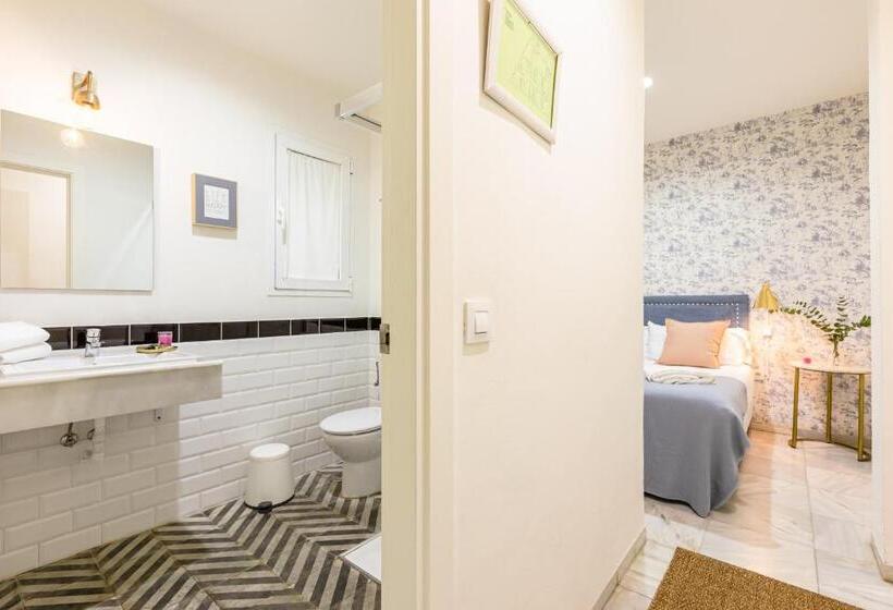 مسافرخانه Nüa Alameda