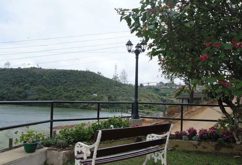 פנסיון Lakeside Cottages