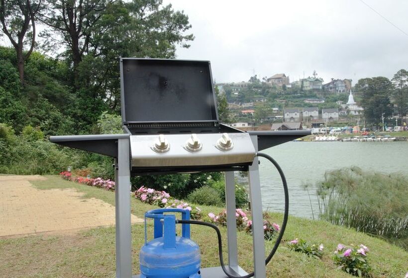 פנסיון Lakeside Cottages