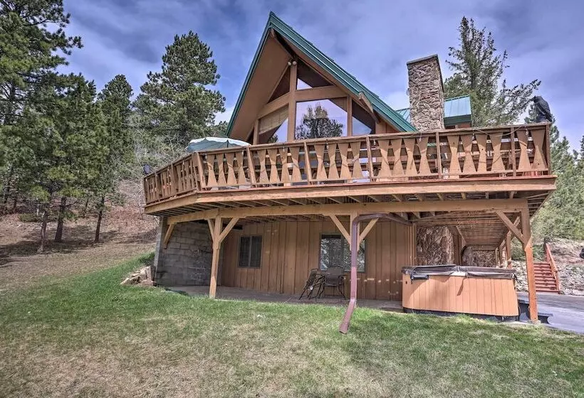 Black Hills Hideaway W/ Wraparound Deck & Hot Tub!