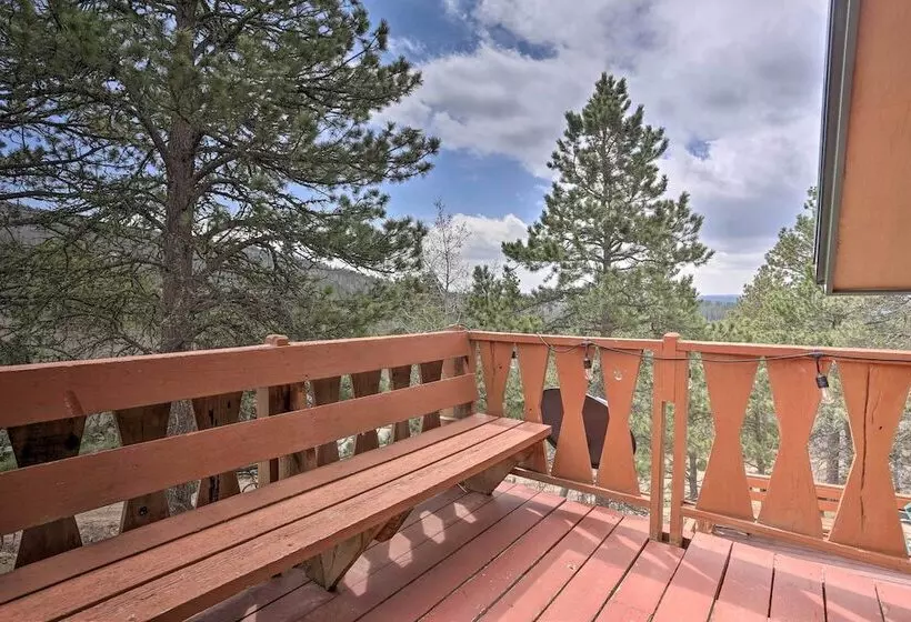 Black Hills Hideaway W/ Wraparound Deck & Hot Tub!
