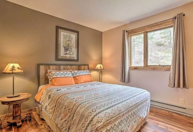 Black Hills Hideaway W/ Wraparound Deck & Hot Tub!