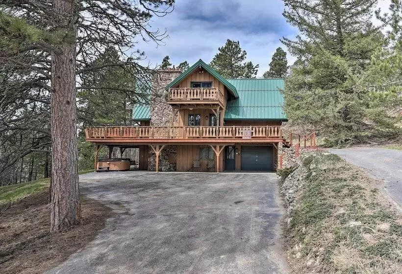 Black Hills Hideaway W/ Wraparound Deck & Hot Tub!