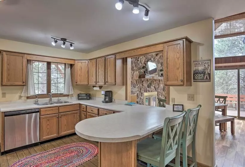 Black Hills Hideaway W/ Wraparound Deck & Hot Tub!