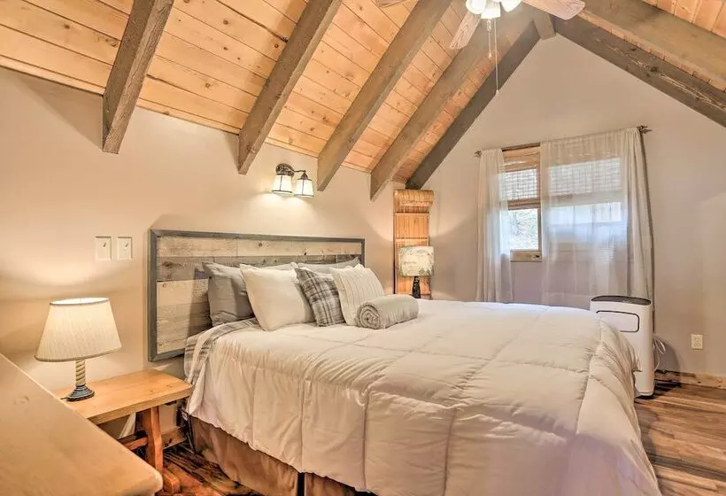 Black Hills Hideaway W/ Wraparound Deck & Hot Tub!