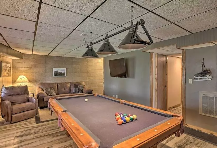 Black Hills Hideaway W/ Wraparound Deck & Hot Tub!