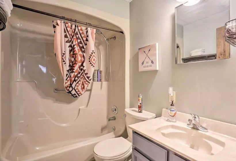 Black Hills Hideaway W/ Wraparound Deck & Hot Tub!