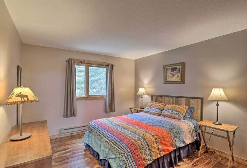 Black Hills Hideaway W/ Wraparound Deck & Hot Tub!