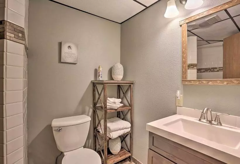 Black Hills Hideaway W/ Wraparound Deck & Hot Tub!