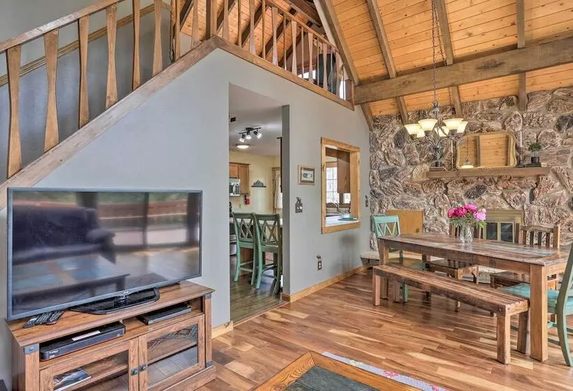 Black Hills Hideaway W/ Wraparound Deck & Hot Tub!