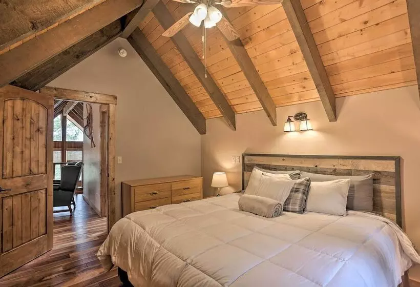 Black Hills Hideaway W/ Wraparound Deck & Hot Tub!