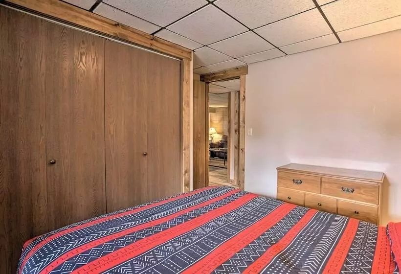 Black Hills Hideaway W/ Wraparound Deck & Hot Tub!