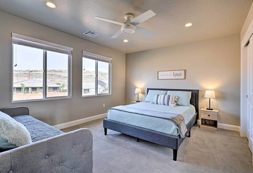 Community Pool & Private Hot Tub: Washington Home!