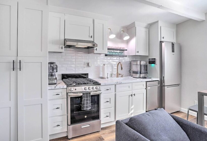 Brilliant Duplex   Walk To Downtown Palm Desert!