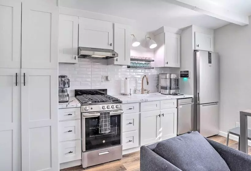 Brilliant Duplex   Walk To Downtown Palm Desert!