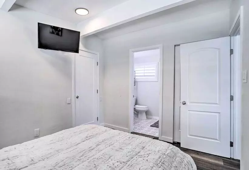 Brilliant Duplex   Walk To Downtown Palm Desert!