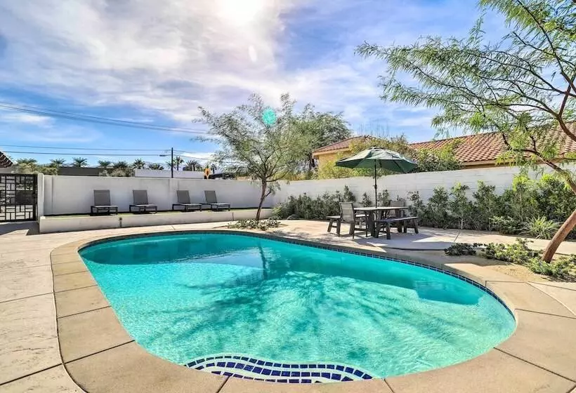 Brilliant Duplex   Walk To Downtown Palm Desert!