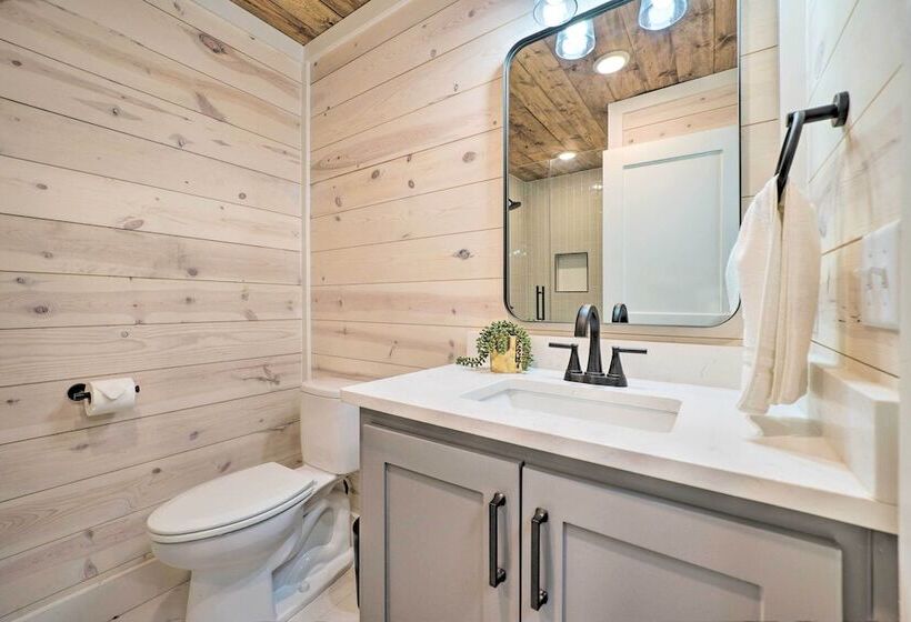 Broken Bow Cabin W/ Private In Law Suite & Hot Tub