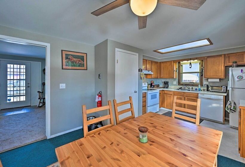 Buena Vista Home W/ Private Yard, Near Hiking