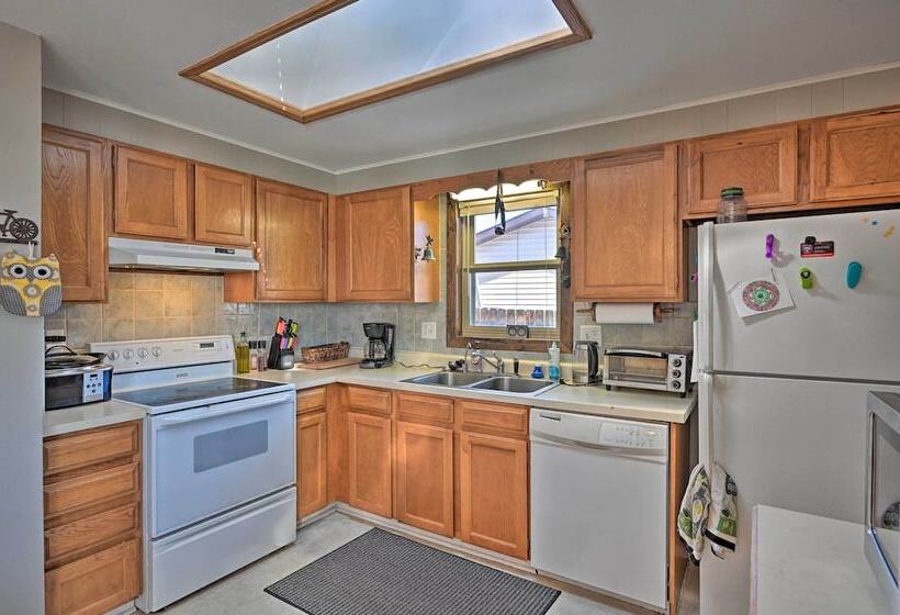 Buena Vista Home W/ Private Yard, Near Hiking