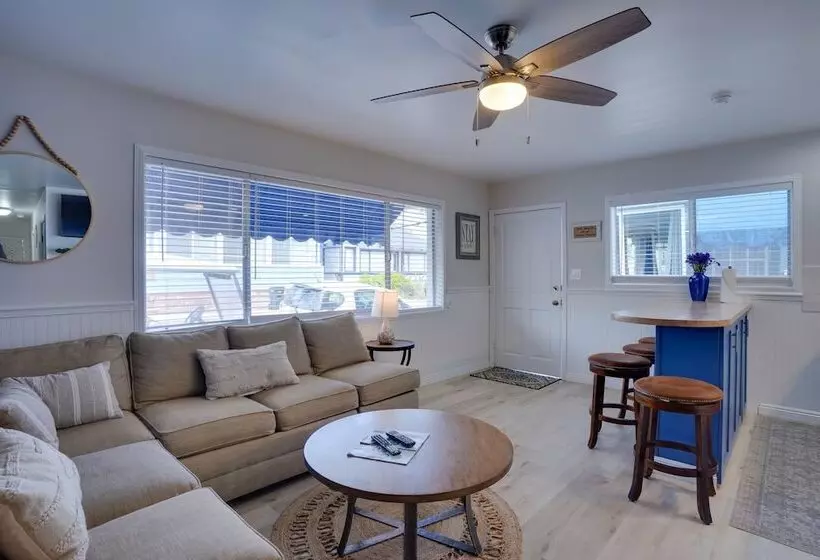 Catalina Island Duplex   Steps To Beach & Pier!