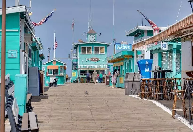 Catalina Island Duplex   Steps To Beach & Pier!