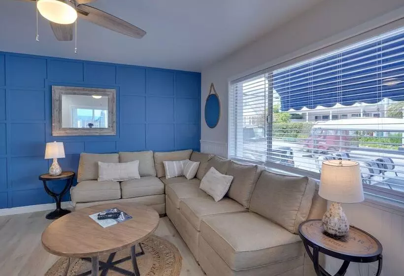 Catalina Island Duplex   Steps To Beach & Pier!