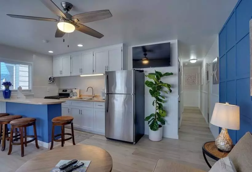 Catalina Island Duplex   Steps To Beach & Pier!