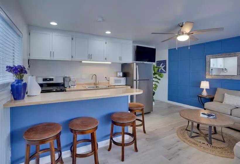 Catalina Island Duplex   Steps To Beach & Pier!