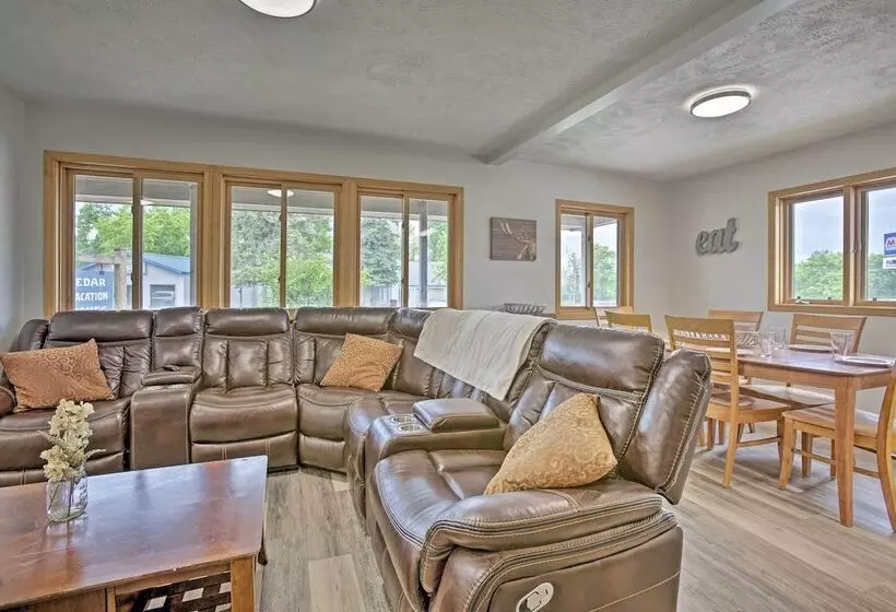 Cedar Home W/ Fire Pit & Grill ~3 Mi To Lakes