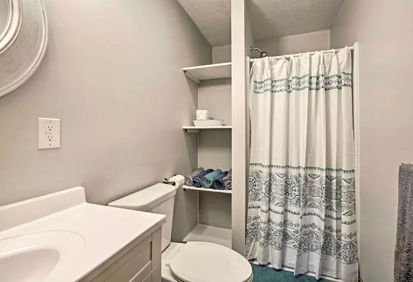 Cedar Home W/ Fire Pit & Grill ~3 Mi To Lakes