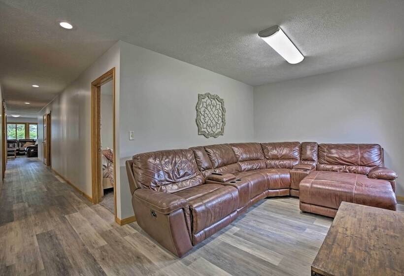 Cedar Home W/ Fire Pit & Grill ~3 Mi To Lakes