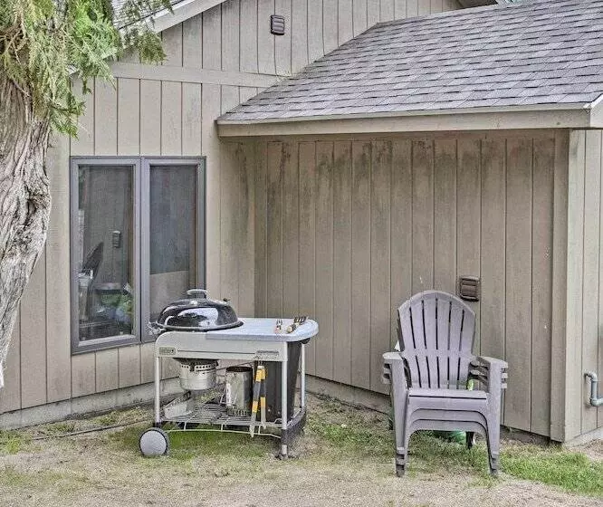 Cedar Home W/ Fire Pit & Grill ~3 Mi To Lakes