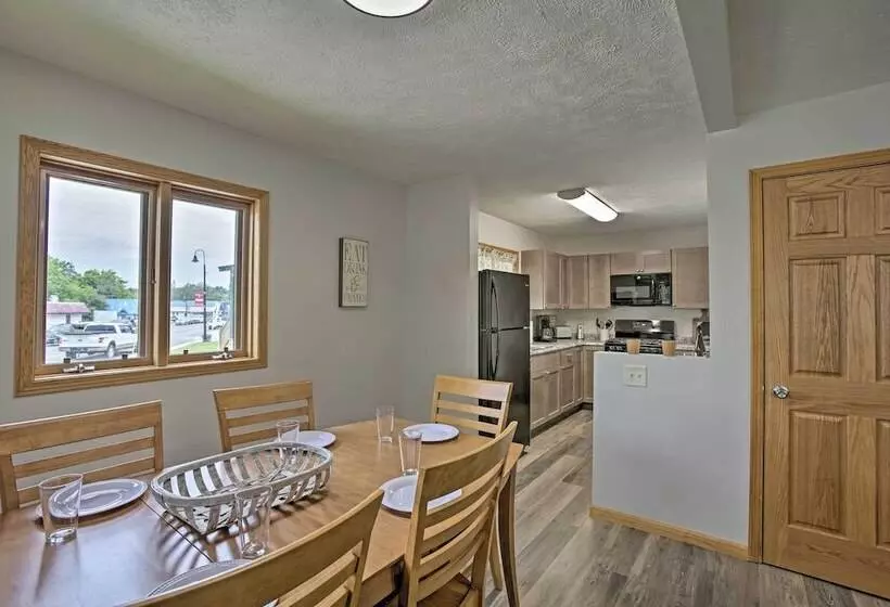 Cedar Home W/ Fire Pit & Grill ~3 Mi To Lakes