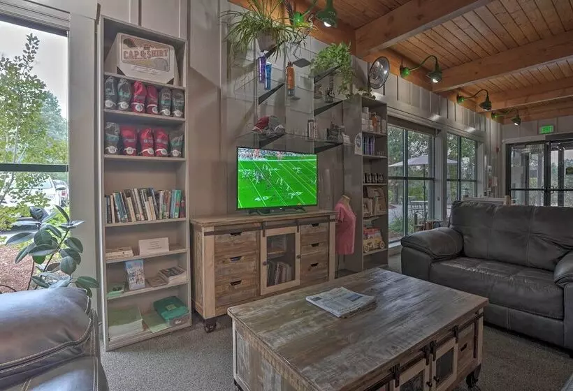 Chalet At Running Y Resort W/ Wraparound Deck!