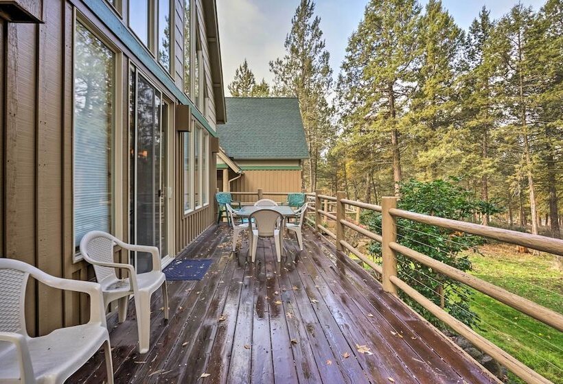 Chalet At Running Y Resort W/ Wraparound Deck!