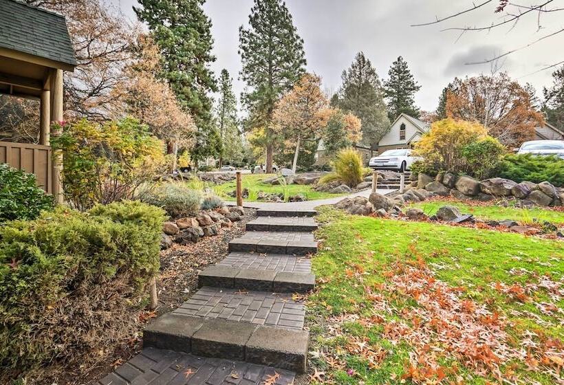 Chalet At Running Y Resort W/ Wraparound Deck!