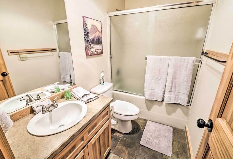 Chalet At Running Y Resort W/ Wraparound Deck!