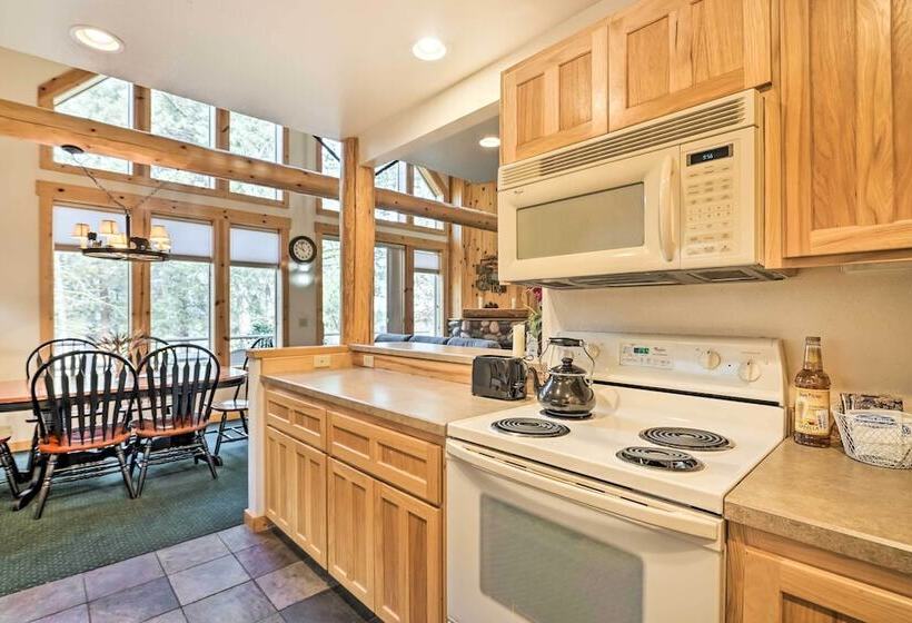 Chalet At Running Y Resort W/ Wraparound Deck!