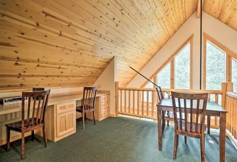 Chalet At Running Y Resort W/ Wraparound Deck!