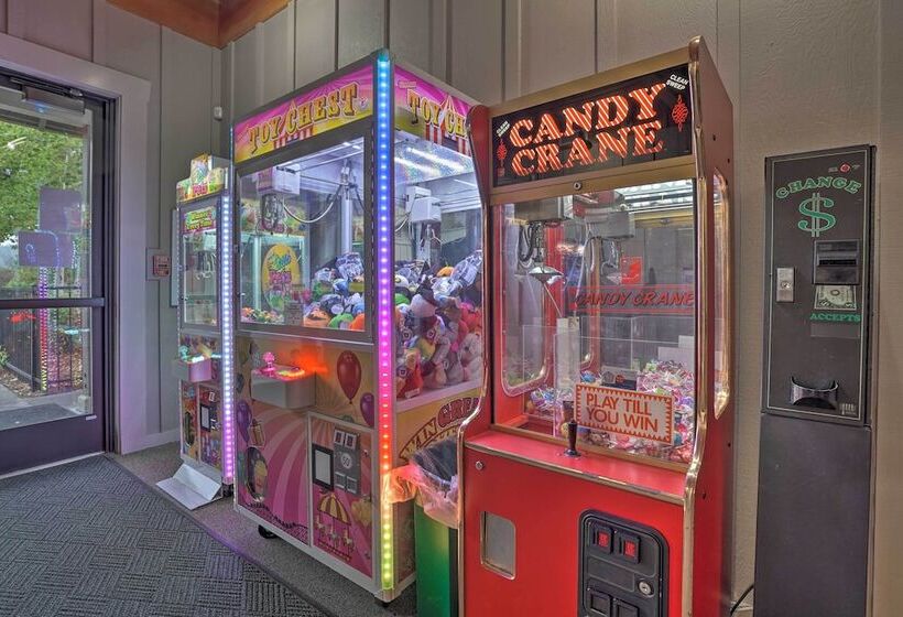 Chalet At Running Y Resort W/ Wraparound Deck!